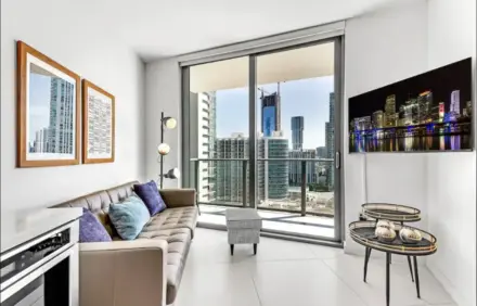 Luxury 1BR + Den/ 1.5 bathrooms in Edgewater – Near Wynwood & Design District